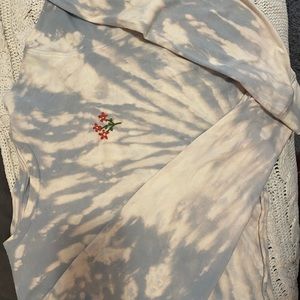 Cropped embroidered long sleeve!